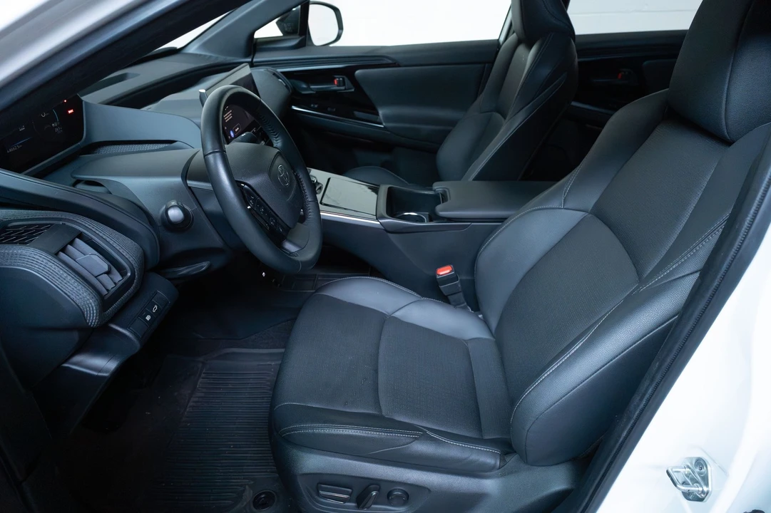 2023 Toyota - Image 4 of 30