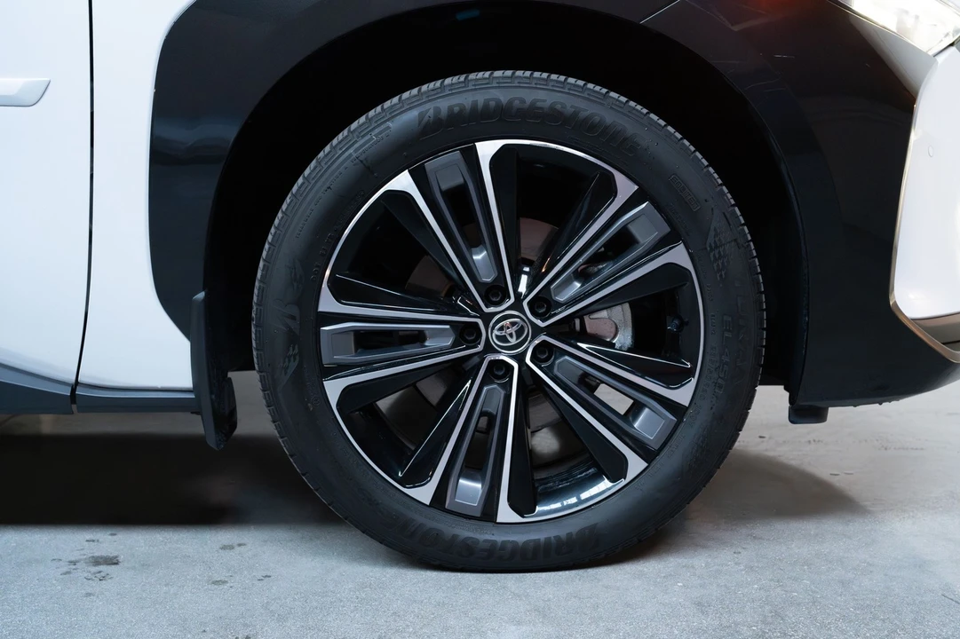 2023 Toyota - Image 20 of 30