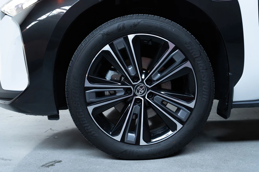 2023 Toyota - Image 17 of 30