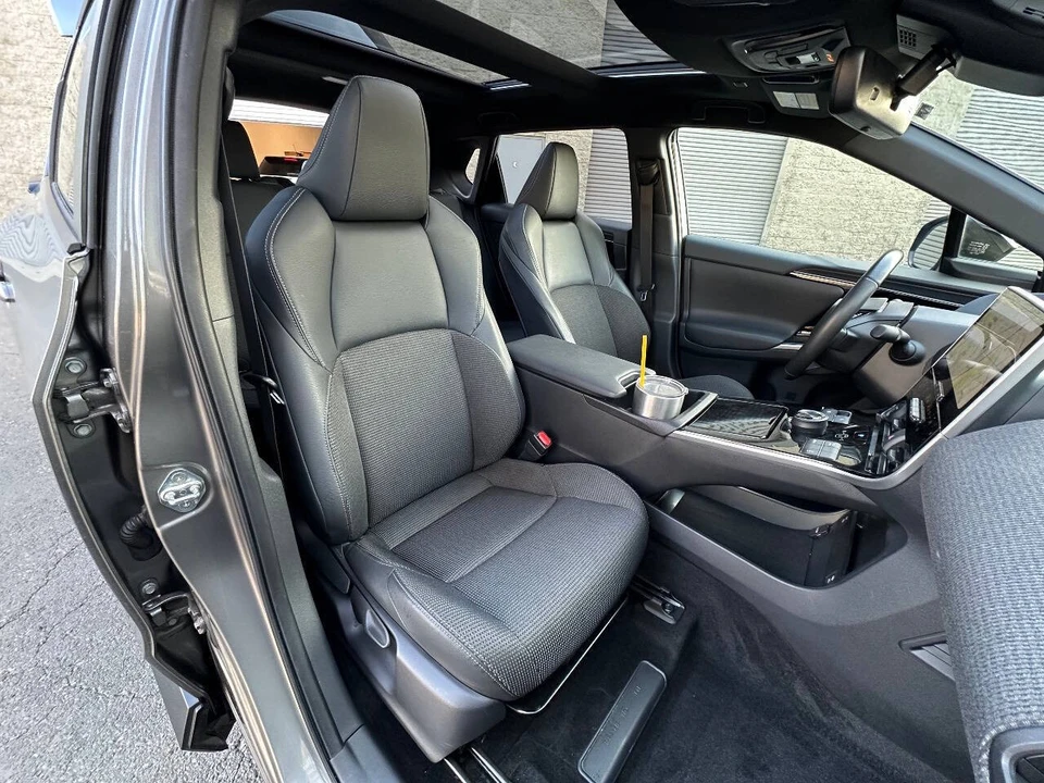 2023 Toyota - Image 14 of 31