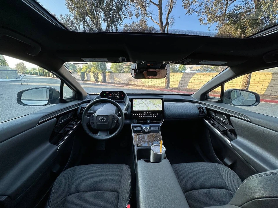 2023 Toyota - Image 11 of 31