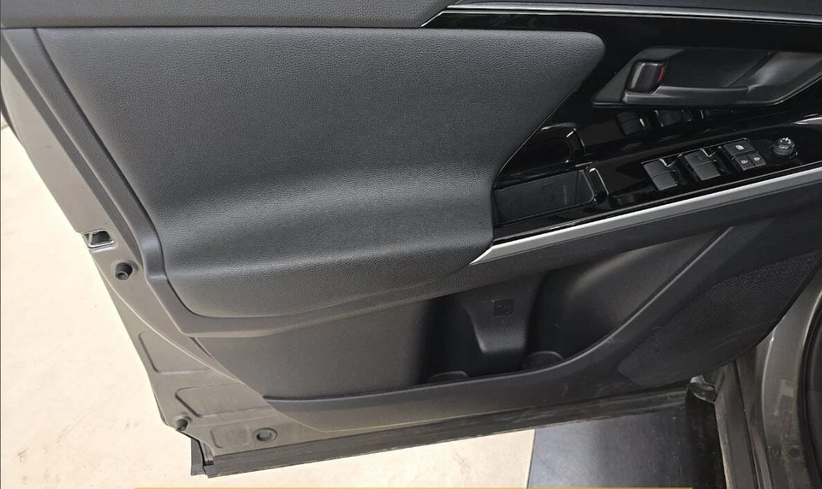 2023 Toyota - Image 7 of 16