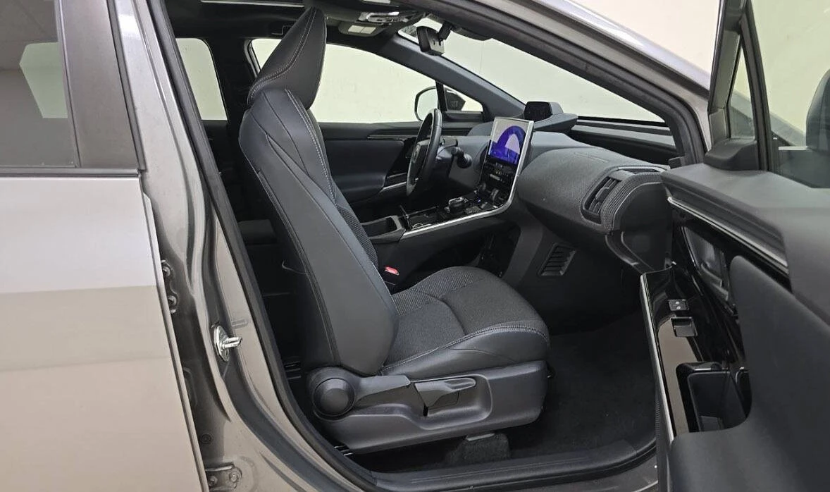 2023 Toyota - Image 6 of 16