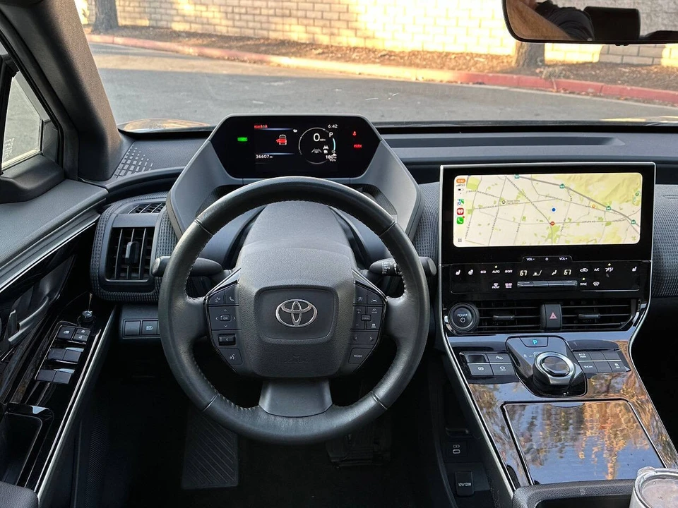 2023 Toyota - Image 3 of 31
