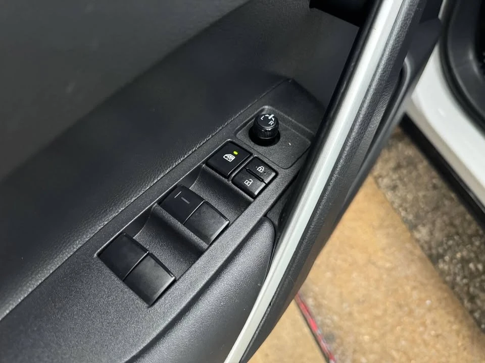 2023 Toyota Corolla Cross - Image 15 of 20