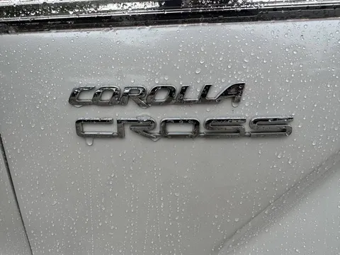 2023 Toyota Corolla Cross - Image 2 of 20