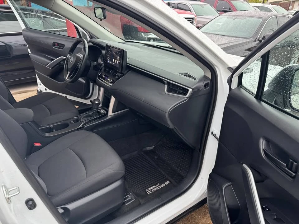 2023 Toyota Corolla Cross - Image 17 of 20