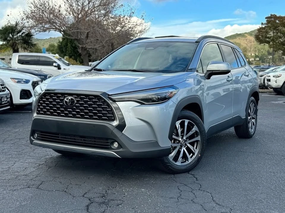 2023 Toyota Corolla Cross - Image 2 of 12