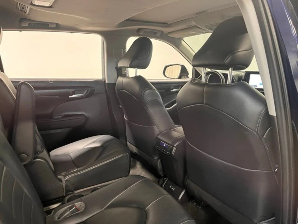 2023 Toyota Highlander - Image 13 of 20