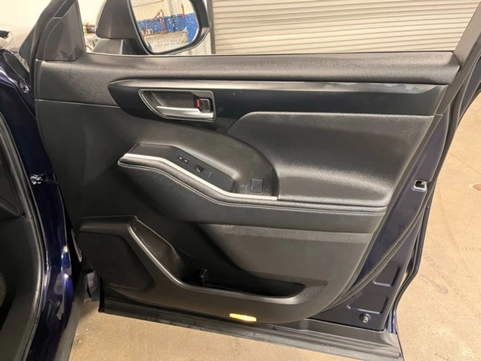 2023 Toyota Highlander - Image 11 of 20