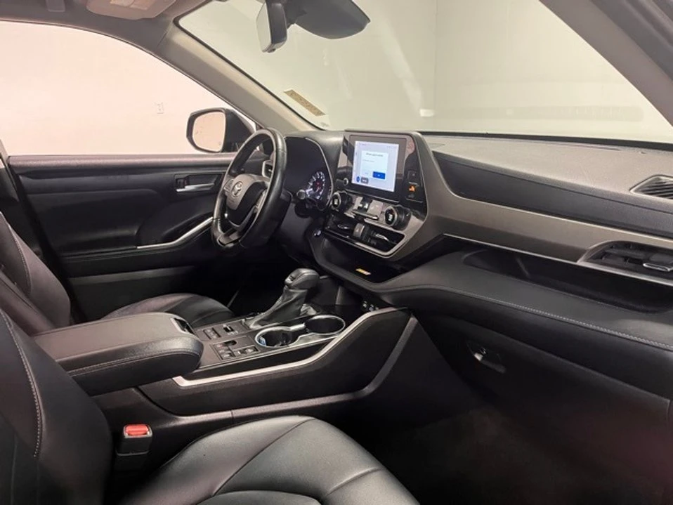 2023 Toyota Highlander - Image 10 of 20