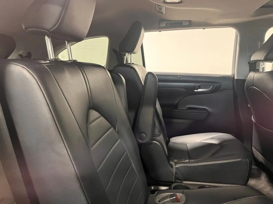 2023 Toyota Highlander - Image 14 of 20