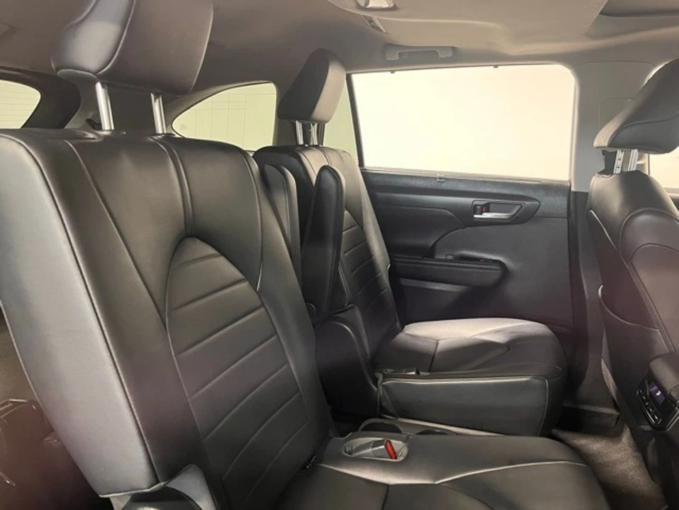 2023 Toyota Highlander - Image 12 of 20