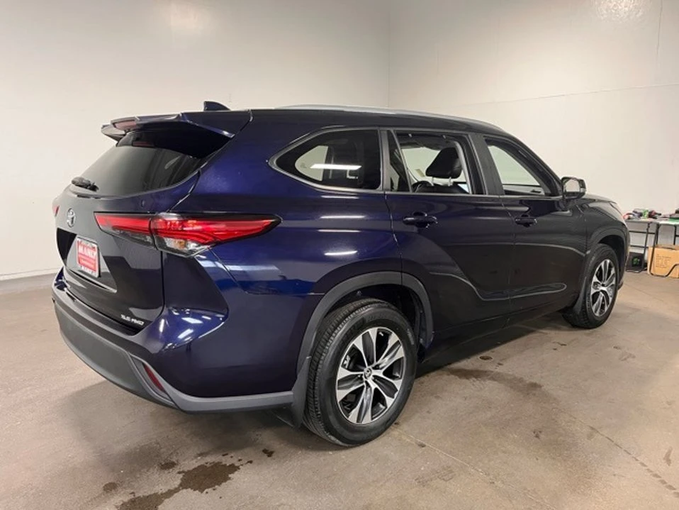 2023 Toyota Highlander - Image 2 of 20