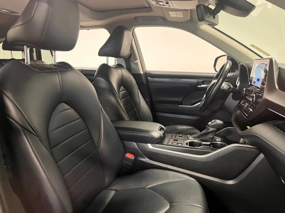 2023 Toyota Highlander - Image 9 of 20