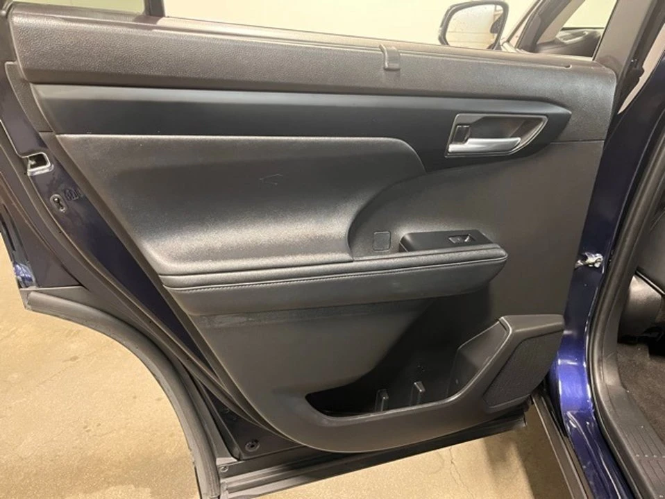 2023 Toyota Highlander - Image 19 of 20