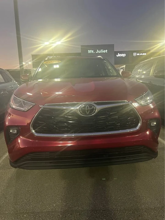 2023 Toyota Highlander - Image 2 of 8