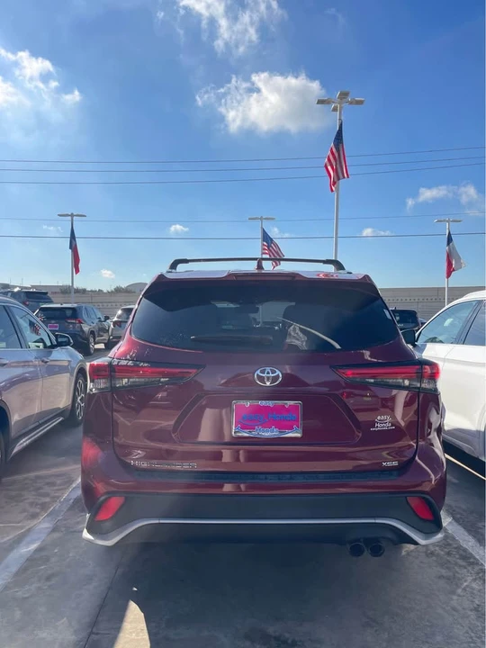 2023 Toyota Highlander - Image 5 of 10