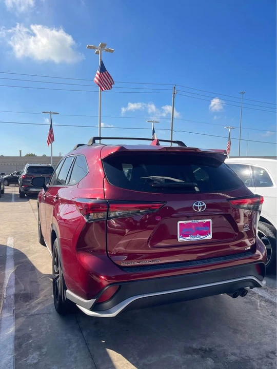 2023 Toyota Highlander - Image 4 of 10