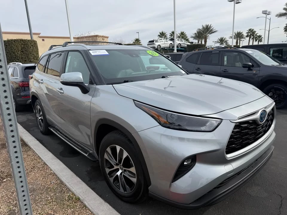 2023 Toyota Highlander - Image 3 of 14