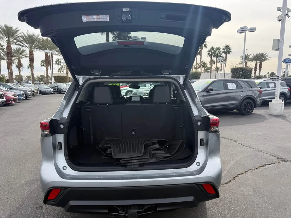 2023 Toyota Highlander - Image 10 of 14