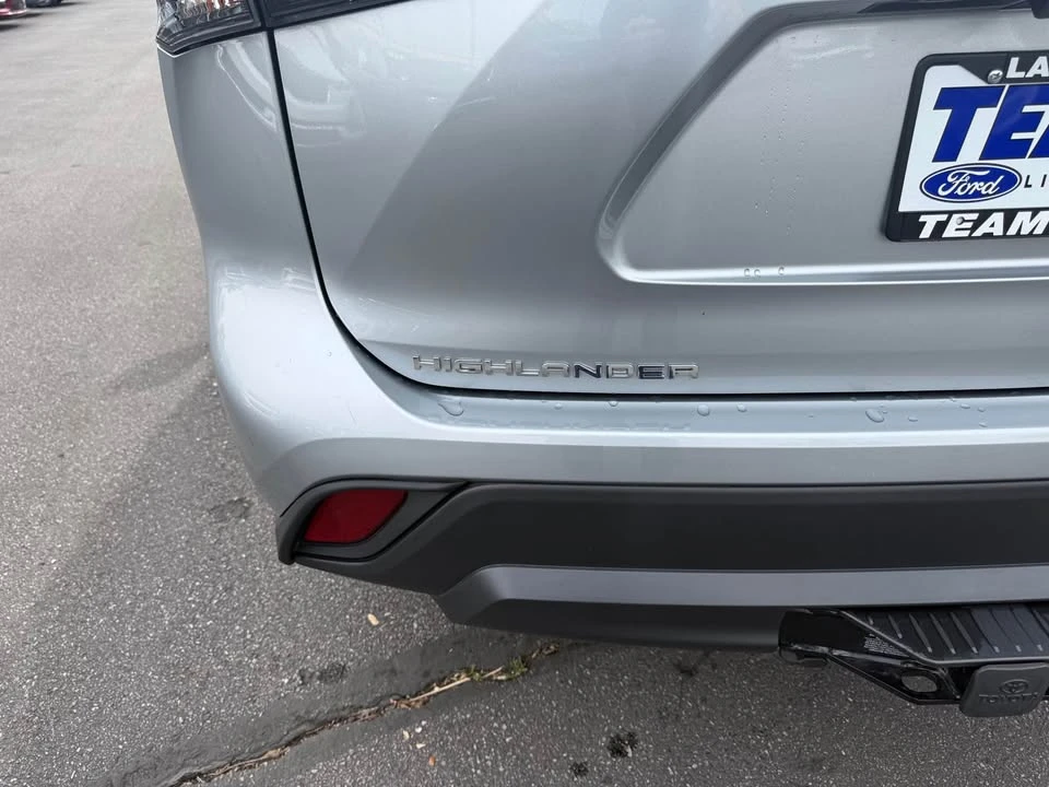 2023 Toyota Highlander - Image 12 of 14