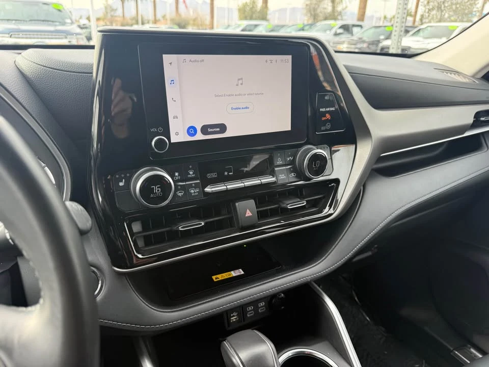2023 Toyota Highlander - Image 9 of 14