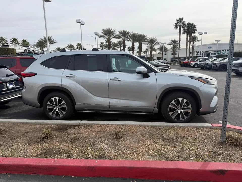 2023 Toyota Highlander - Image 4 of 14