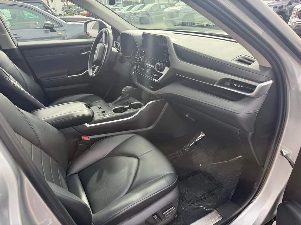 2023 Toyota Highlander - Image 5 of 14