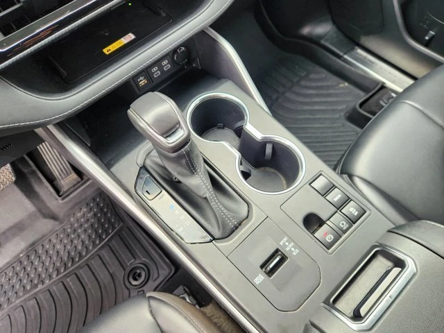 2023 Toyota Highlander - Image 18 of 20