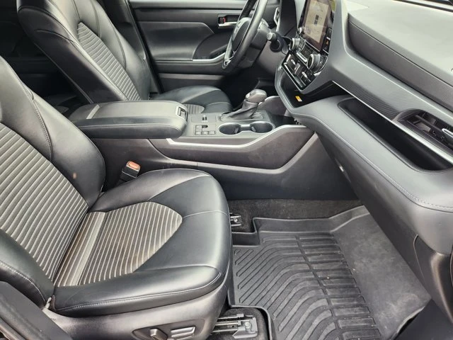 2023 Toyota Highlander - Image 14 of 20