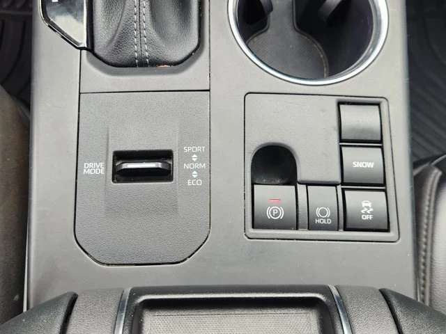 2023 Toyota Highlander - Image 17 of 20