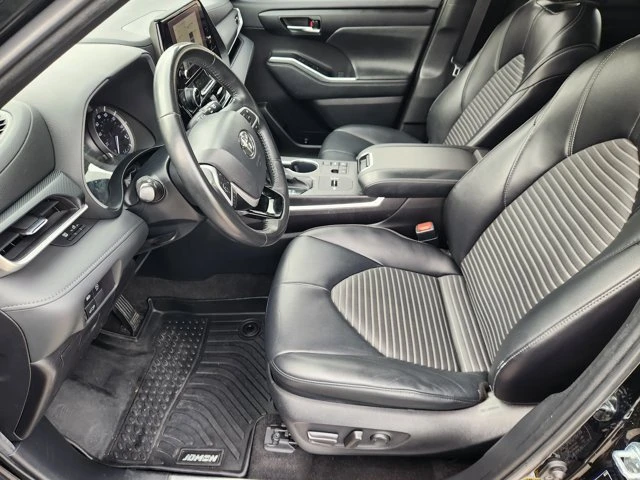 2023 Toyota Highlander - Image 12 of 20