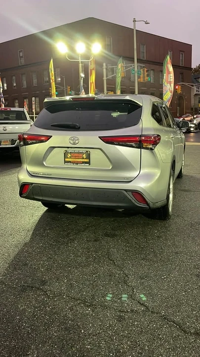 2023 Toyota Highlander - Image 3 of 6