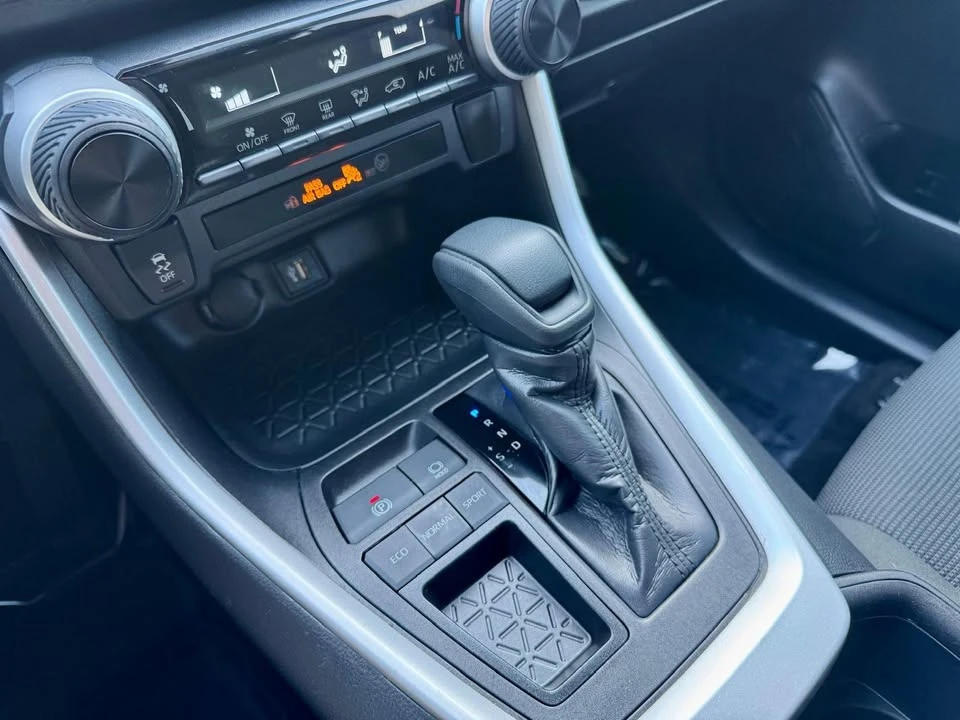 2023 Toyota RAV4 5th Gen - Image 17 of 20