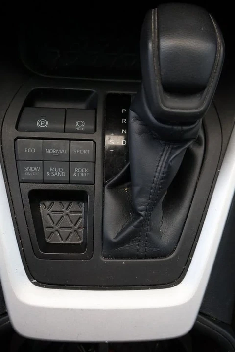 2023 Toyota RAV4 5th Gen - Image 14 of 19