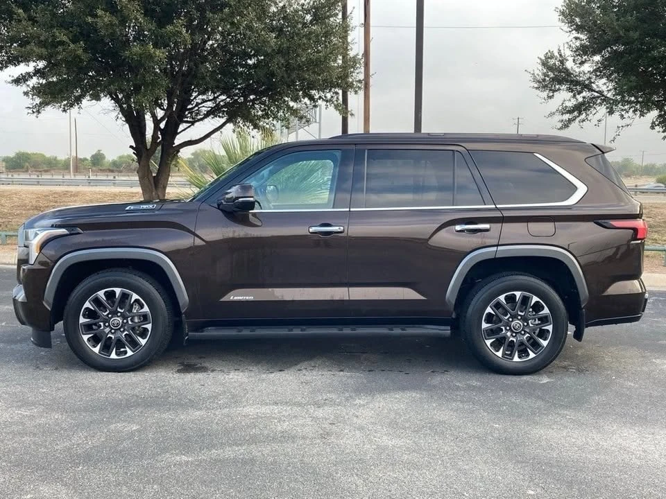 2023 Toyota Sequoia 3rd Gen - Image 5 of 13