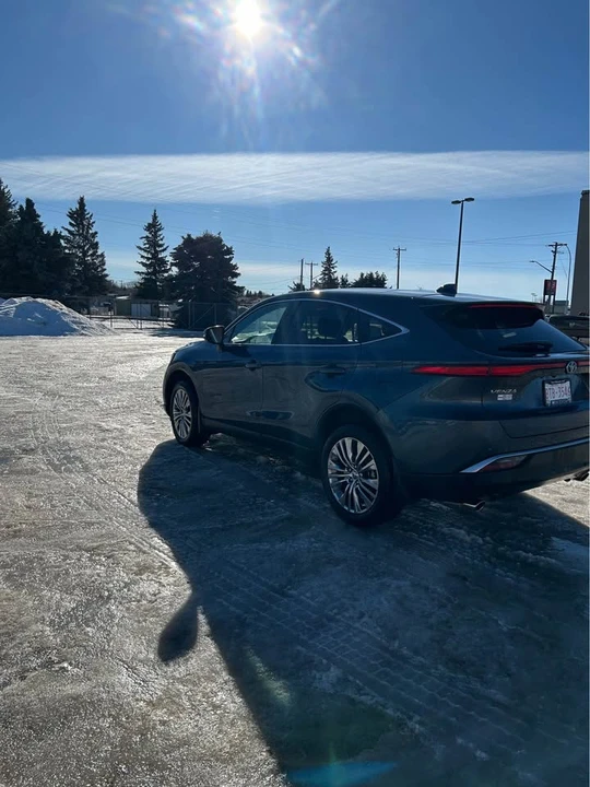 2023 Toyota Venza - Image 3 of 5