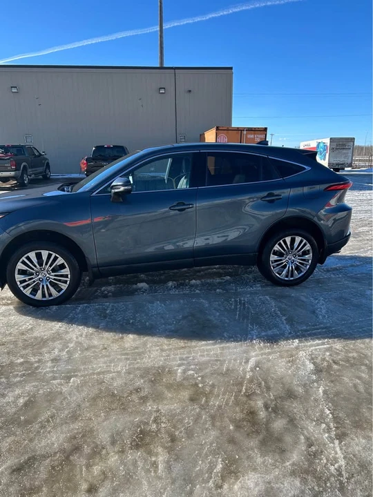 2023 Toyota Venza - Image 4 of 5