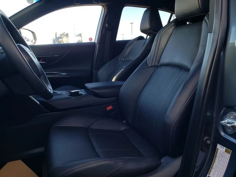 2023 Toyota Venza - Image 7 of 20