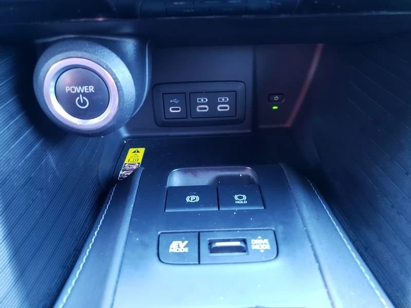 2023 Toyota Venza - Image 16 of 20