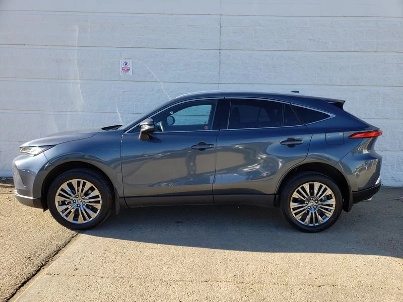 2023 Toyota Venza - Image 3 of 20