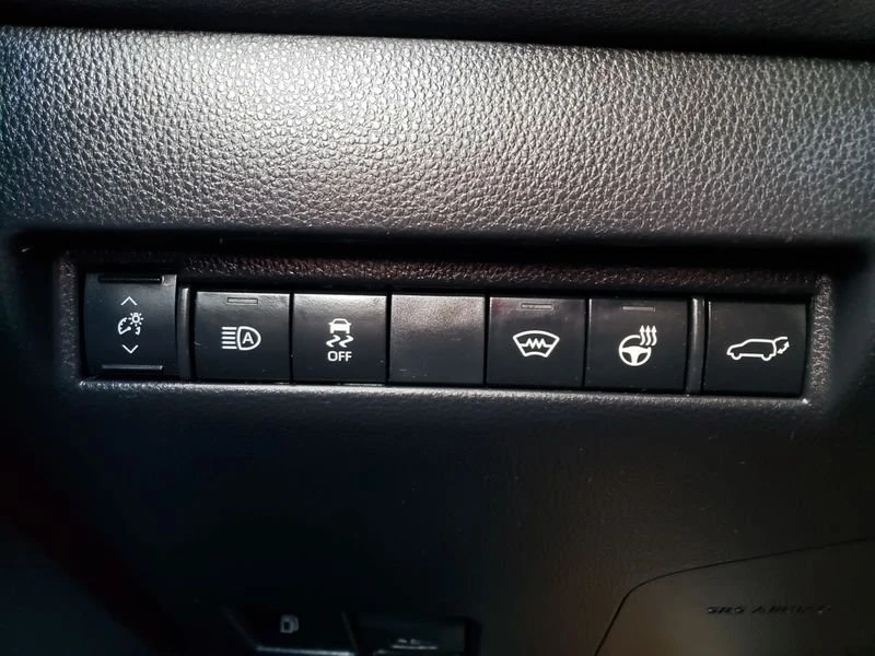 2023 Toyota Venza - Image 12 of 20