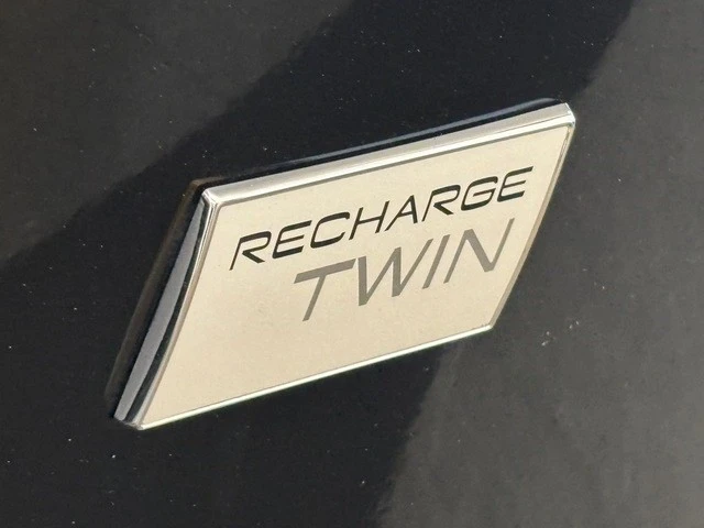 2023 Volvo XC40 - Image 14 of 21