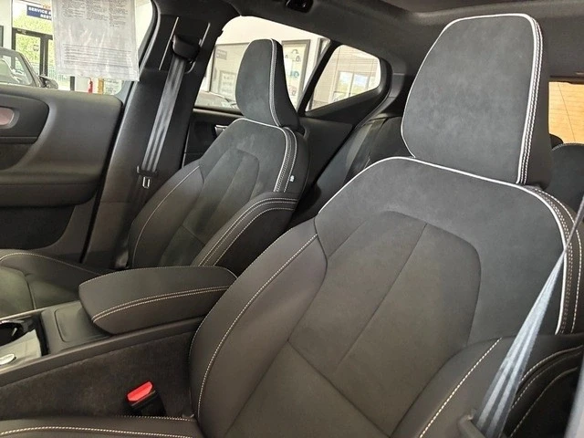 2023 Volvo XC40 - Image 5 of 12