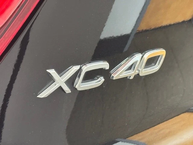 2023 Volvo XC40 - Image 15 of 21