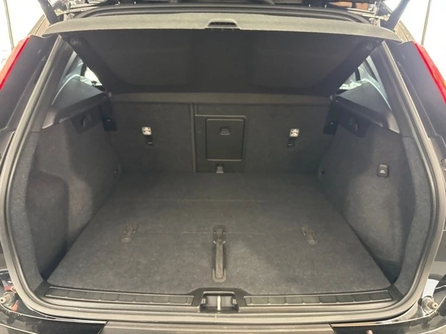 2023 Volvo XC40 - Image 16 of 21