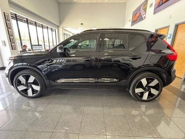 2023 Volvo XC40 - Image 2 of 12