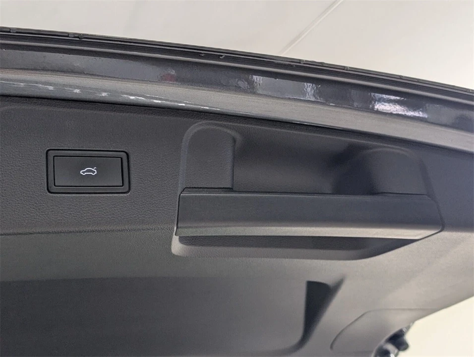 2023 Volkswagen Atlas - Image 11 of 12