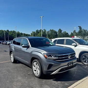 2023 Volkswagen Atlas SE 4MOTION w/Tech Pkg